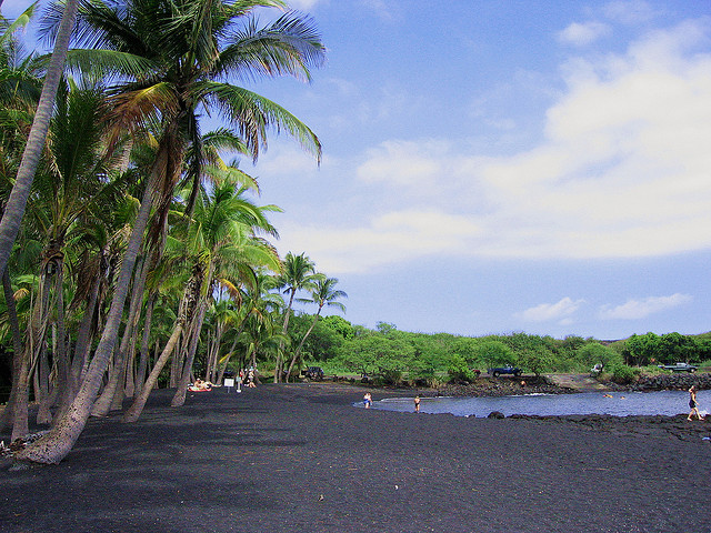 Топ - 10 пляжей с черным песком